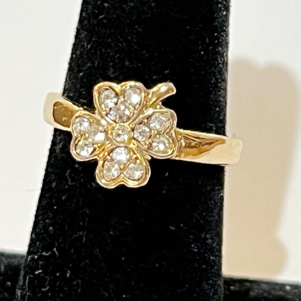 Goldtone Clover Ring with Crystal Accents Size 7 1/4